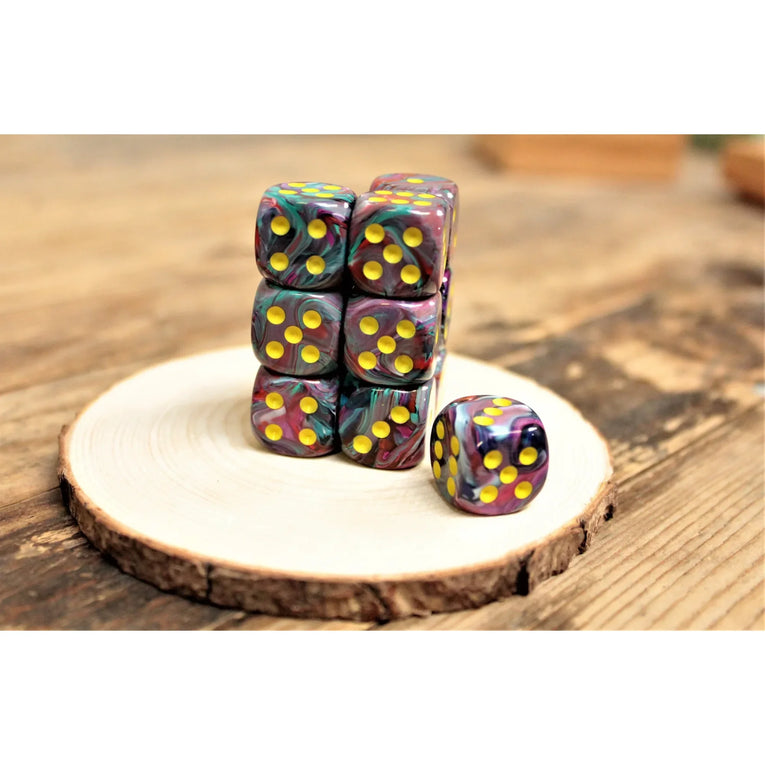 Chessex - 16mm - 12 Dice - Verschiedene Farben TCG Zubehör