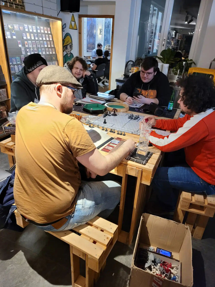 Eine Gruppe, die zusammen ein Tabletop-Spiel oder ein Brettspiel spielt.